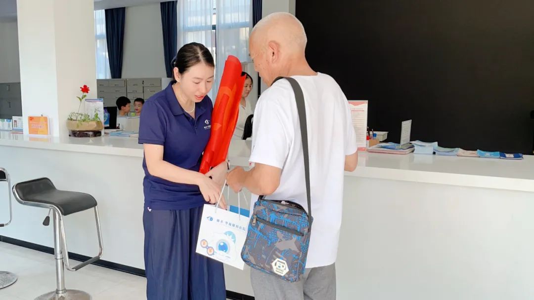 【情暖八一·守护光明】丽水华厦眼科携手山东商会慰问退伍军人，用专业护眼服务致敬英雄