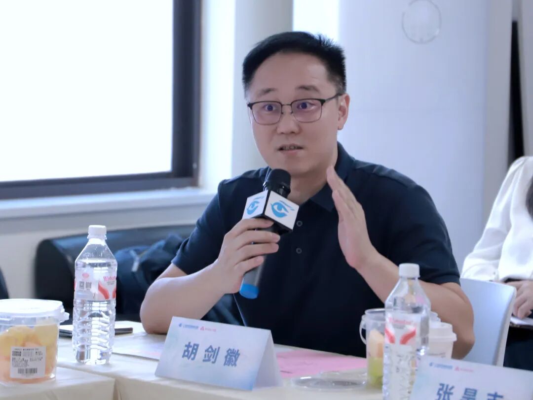 胡剑徽发表讲话