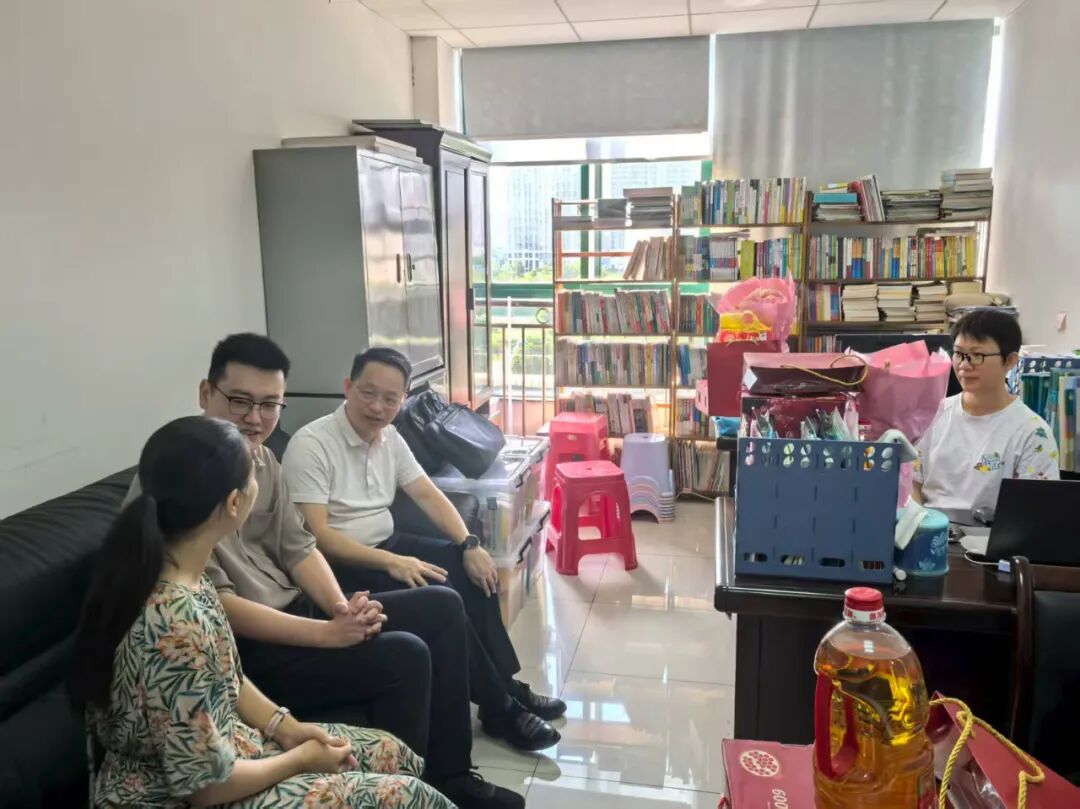 区会长带领下开展的慰问活动