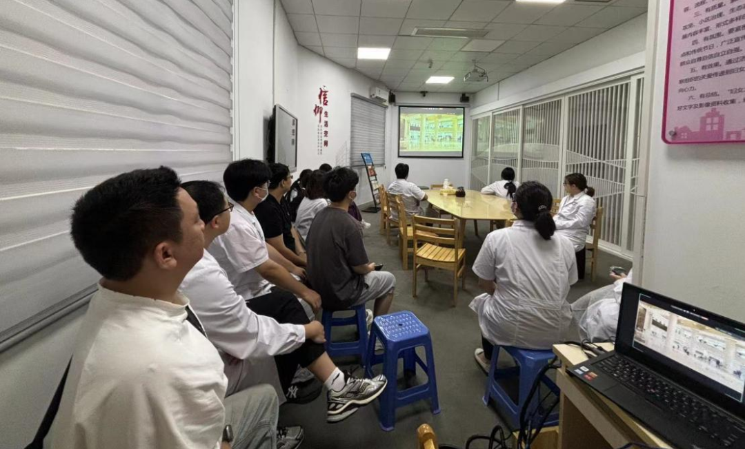 筑牢医者初心，护航生命征程！我院组织规培住院医师观看《纪录东方之住培为生命护航》纪录片
