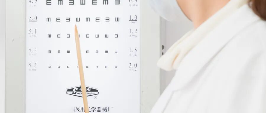 进行眼底照相和眼压检测