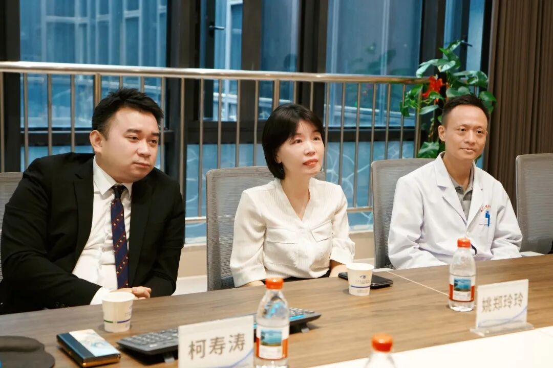 学科运营总监柯寿涛与屈光科郑林主任则从专业技术角度,分享了厦门眼科中心在ICL晶体植入术等屈光手术领域的丰富临床经验与技术优势