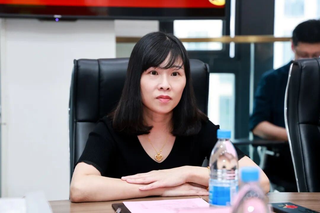 集团领导赖玮琼代表华厦眼科对STAAR Surgical团队的到来表示热烈欢迎,并对STAAR公司长期以来的支持表示衷心感谢