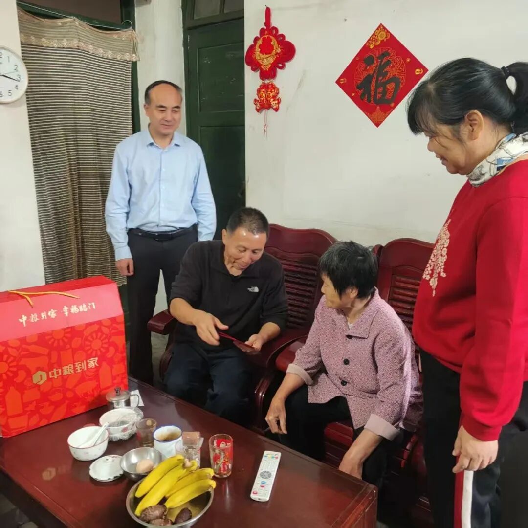 福建省、龙岩市老年事业促进会携手厦门眼科中心龙岩眼科医院开展重阳节慰问活动