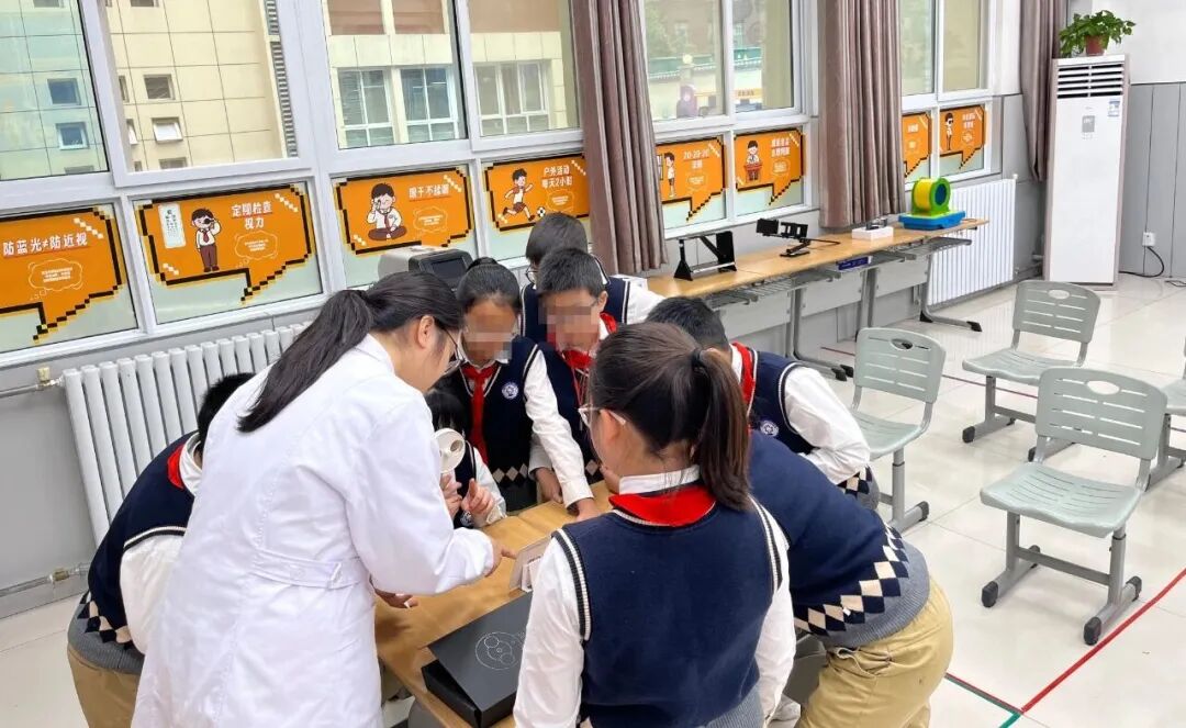 近视防控进校园
