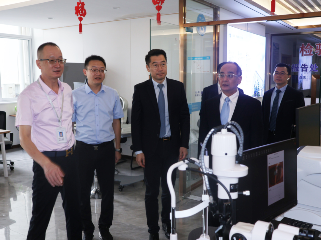 参观尼德克视光展示中心,见证技术实力