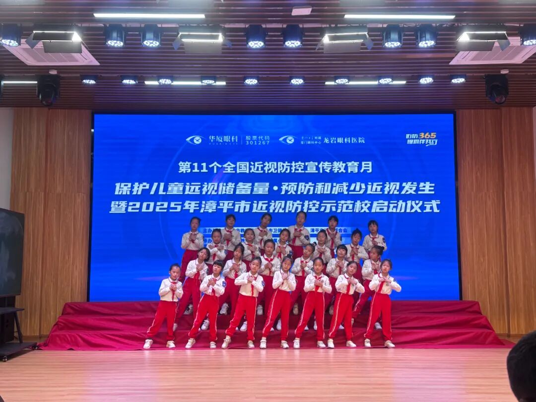 活动在学生们清澈而充满力量的歌声中拉开序幕