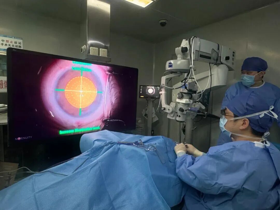 3D可视化手术系统可以降低约85%的显微镜光照强度