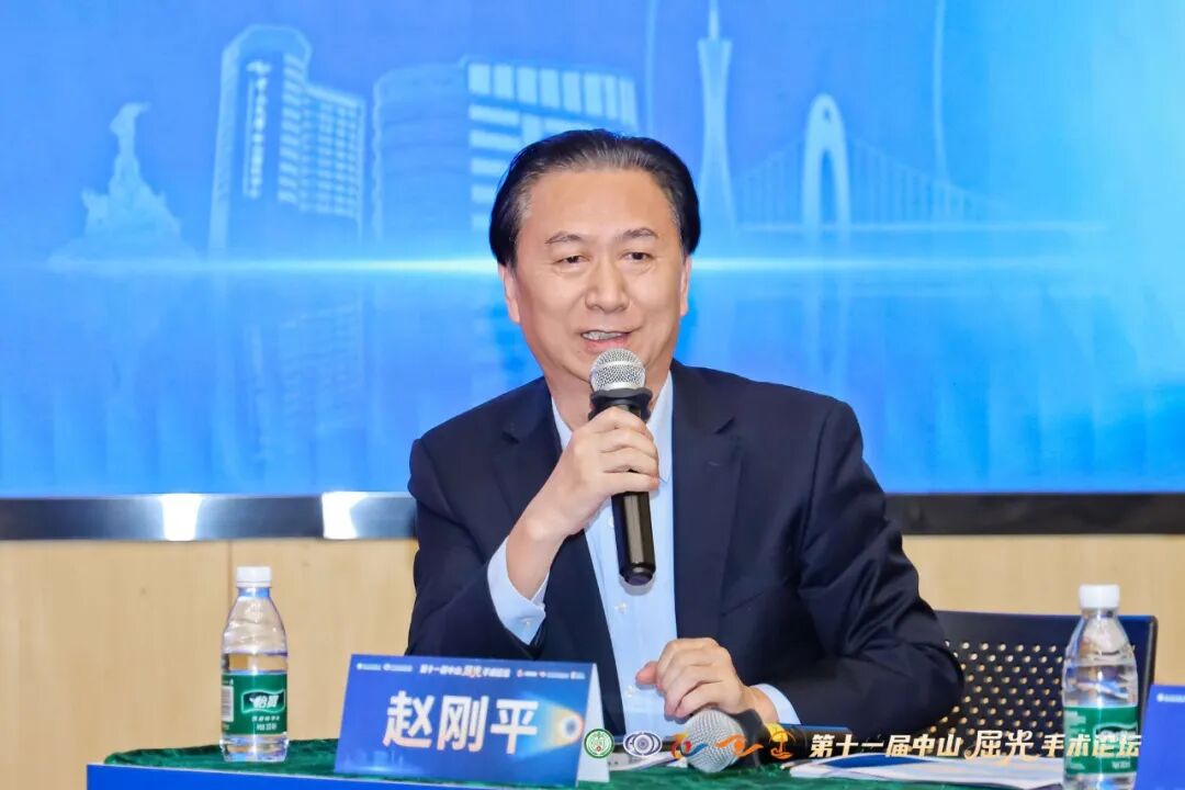 围绕“超大散光的屈光手术治疗”“屈光联合交联”“临界地形图的手术决策”等多个临床焦点议题展开深度探讨