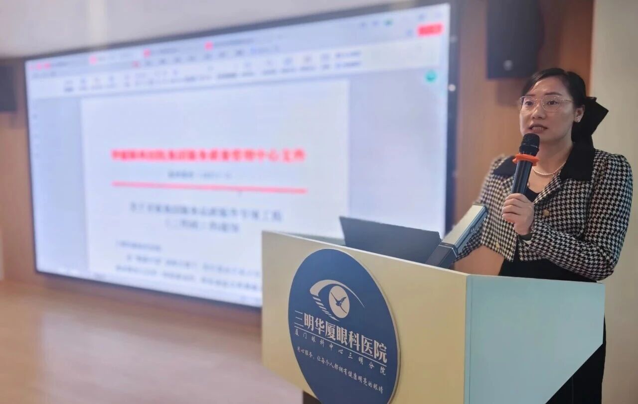 客户服务质量提升管理部汤美首先作动员发言