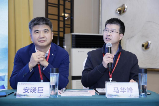 第二时段主持人：重庆医科大学附属第二医院马华峰教授、重庆华厦眼科医院安晓巨教授