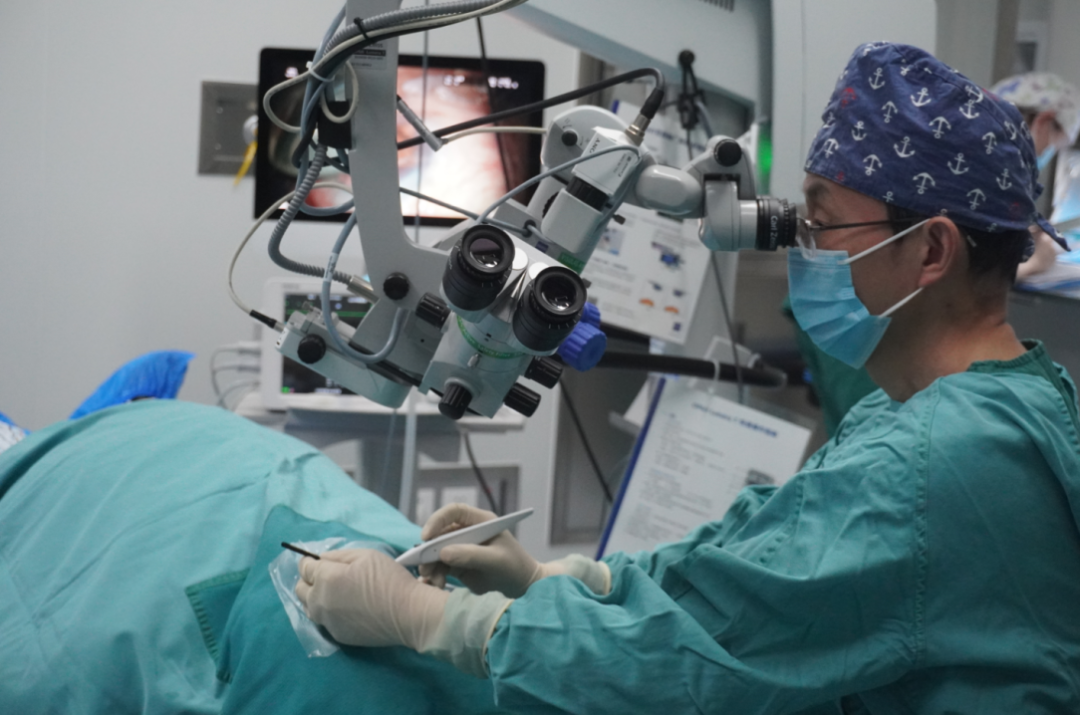 渝州眼科医院成功实施重庆市首例青光眼iStent inject W植入术
