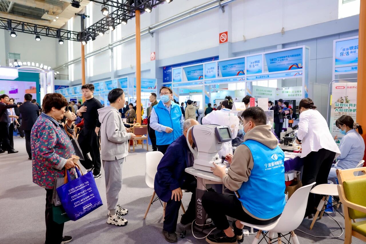 政府引导+企业主体+专业支撑”的办展生态