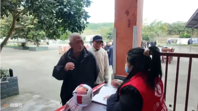 情暖敬老院，关爱助夕阳