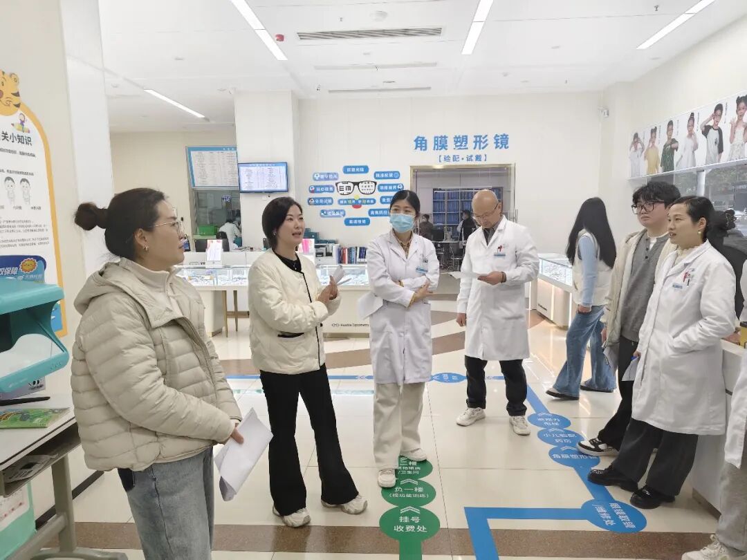 参训人员前往医院大门口及一楼区域开展实操演练