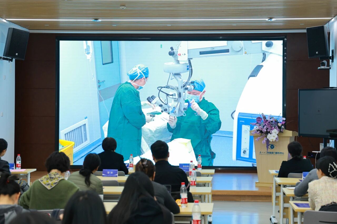 作为全国仅20家、集团旗下医院厦门眼科中心于近日成功开展了首批EVO+ ICL (V5)手术