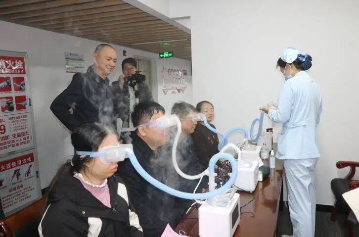 莆田眼科医院还为莆田市公交集团职工及家属进行干眼熏蒸等检查