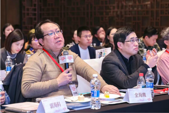 他们的报告紧扣实战，引发了在场专家的热烈讨论与共鸣